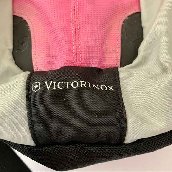 Victorinox Dual-Compartment Monosling - Picture 13 of 15